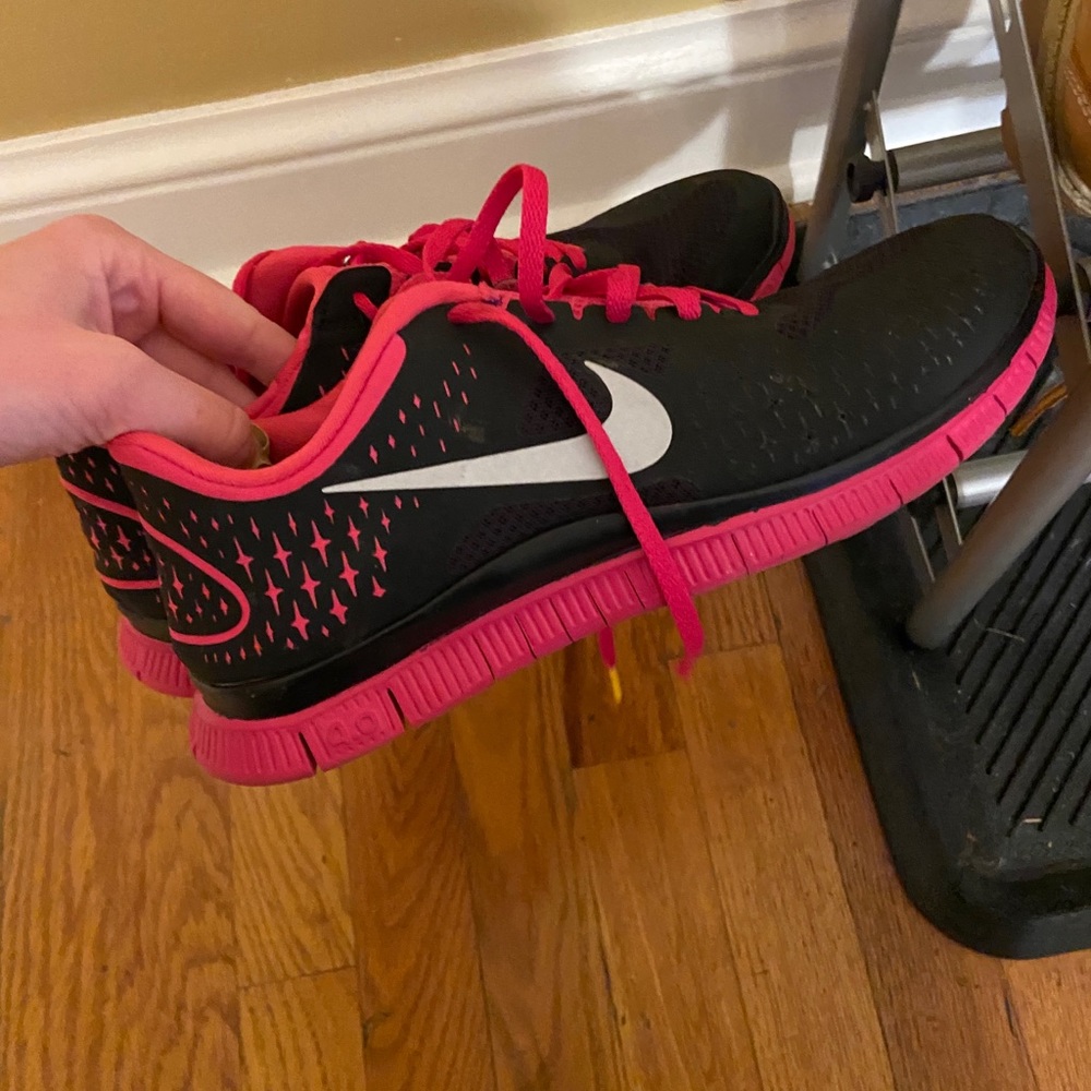 Nike livestrong sneakers